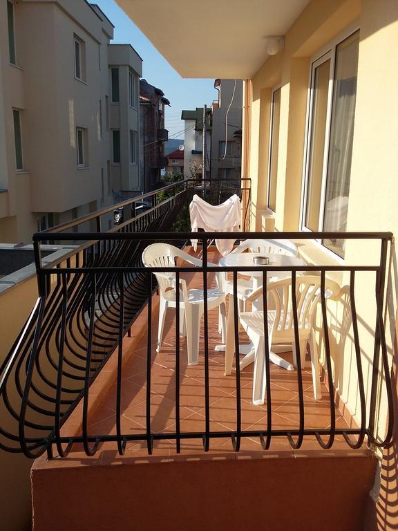Guest House Adriya Primorsko Exterior photo