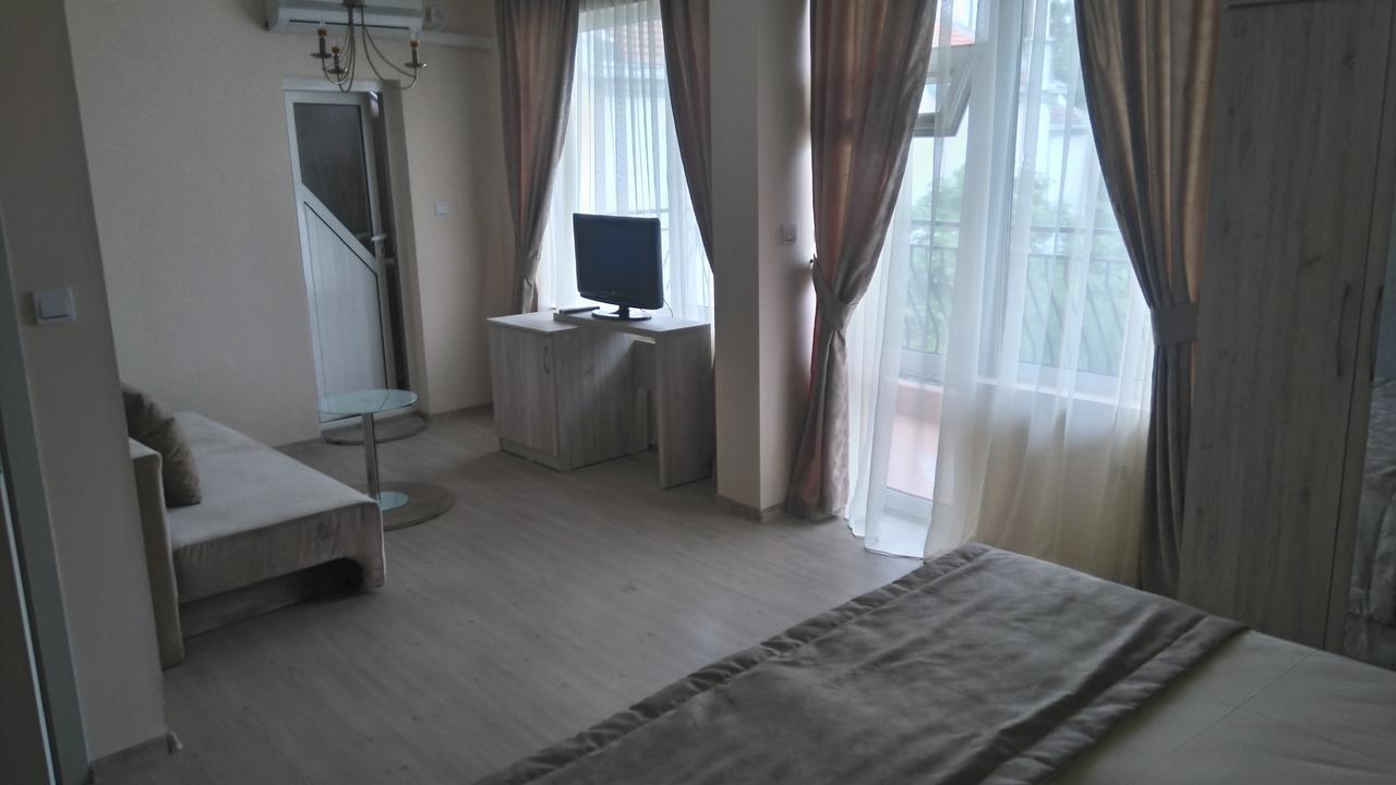 Guest House Adriya Primorsko Exterior photo